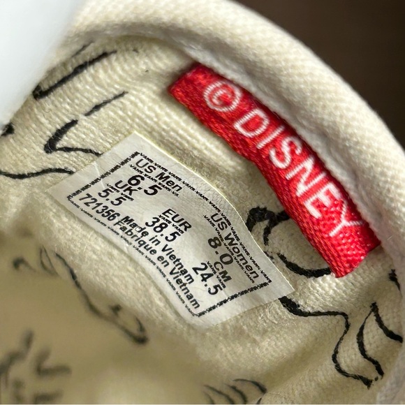 ❤️ Vans x Disney Cream Sneakers with Black Design Size 6.5 - Picture 8 of 9
